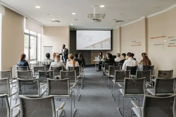 Formation des élus CSE : qui paie et comment anticiper les coûts ?
