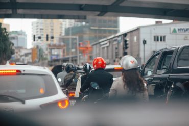 Les normes qui régissent les casques de moto